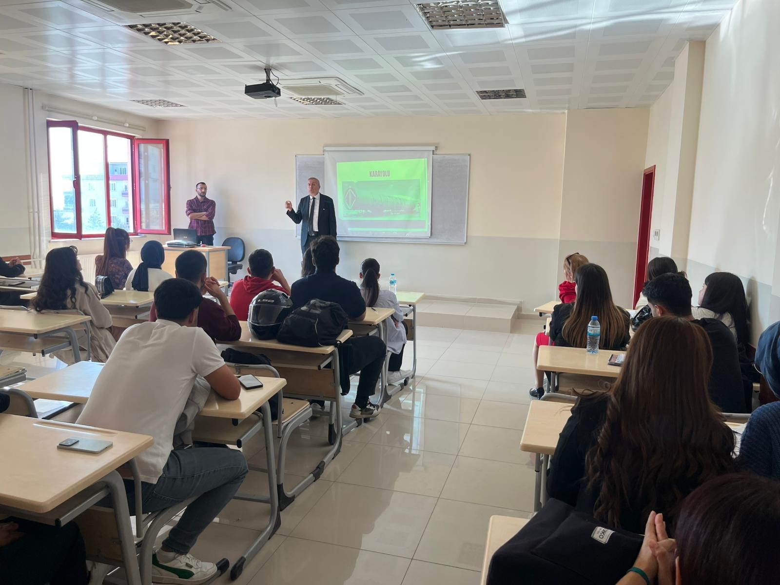 GAÜN OĞUZELİ MYO’DA LOJİSTİK ÖĞRENCİLERİNE SEKTÖR ODAKLI EĞİTİM